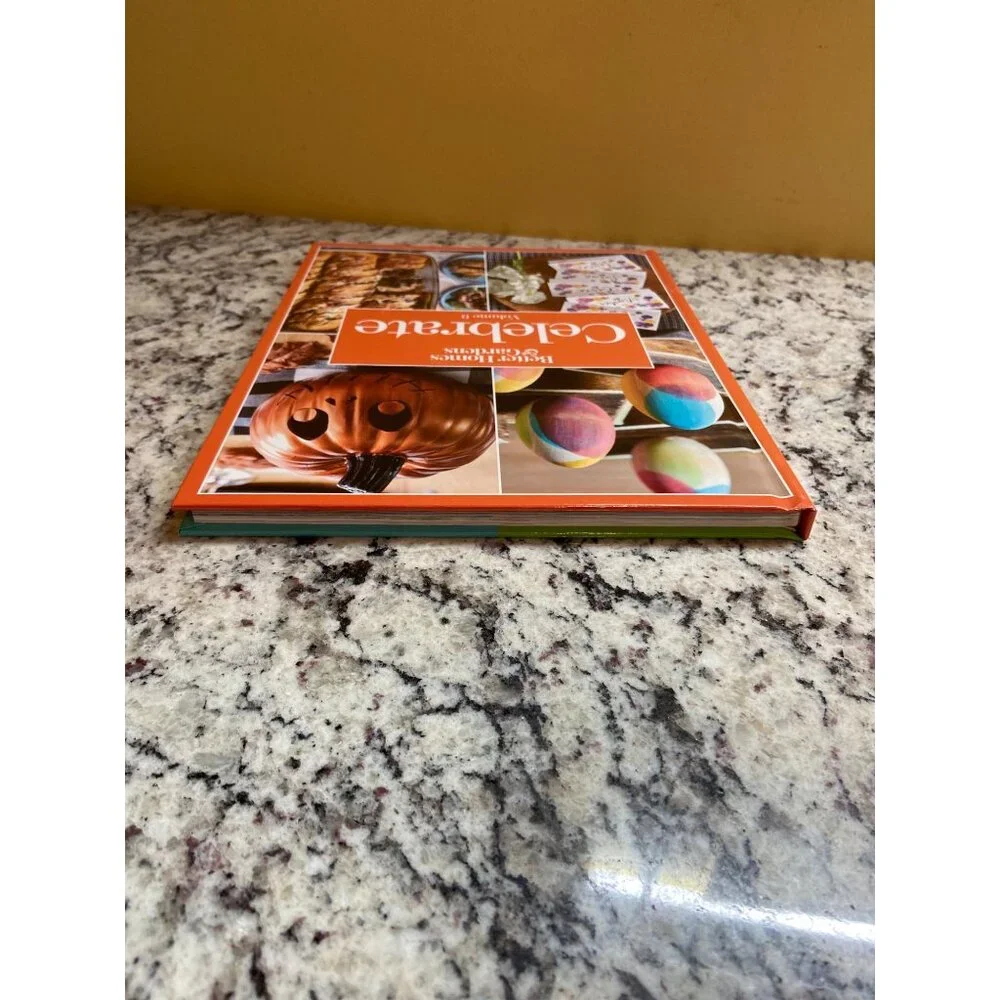 Better Homes & Gardens Celebrate Vol 9 HC – 2019 Holiday Crafts, Recipes, Decor